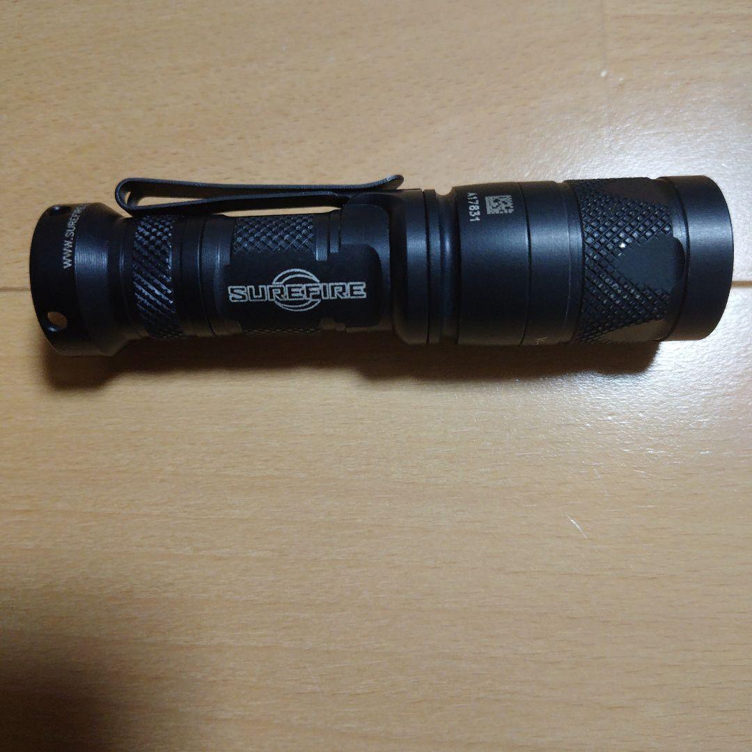 Surefire V1 Vampire V1-B-BK ヴァンパイア　電池１本付