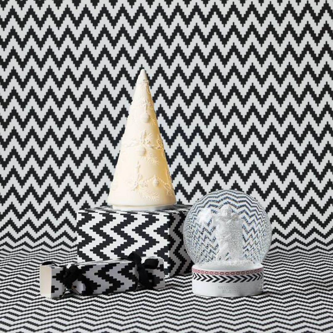 ウェッジウッド クリスマス ホリデイ スノーグローブ（スノードーム） 2024