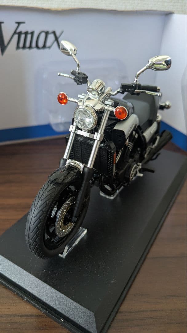 バイク　ミニチュア完成品　アオシマ　スカイネット　1/12 V-max ホンダ
