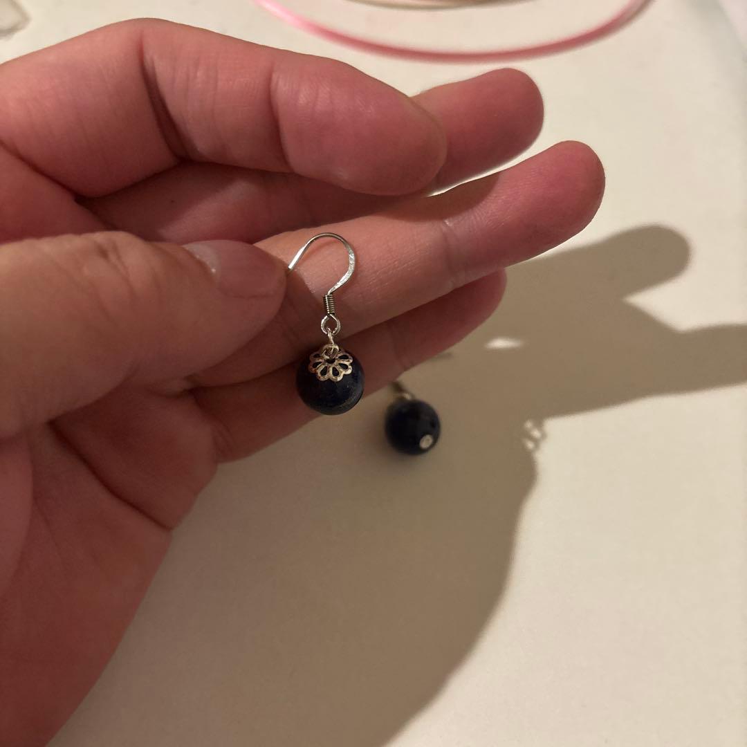 ラピスラズリのピアスたんだよ！綺麗！