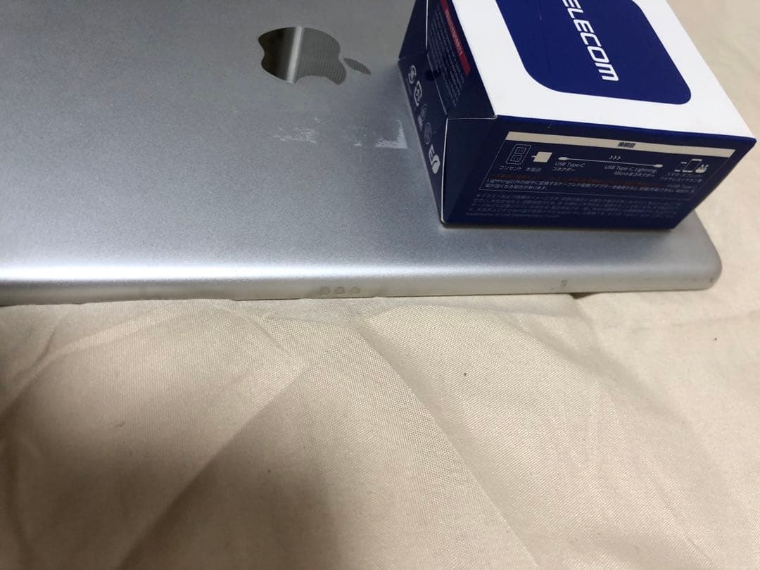 第7世代iPad、32GB Wi-Fi。