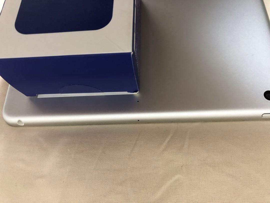 第7世代iPad、32GB Wi-Fi。