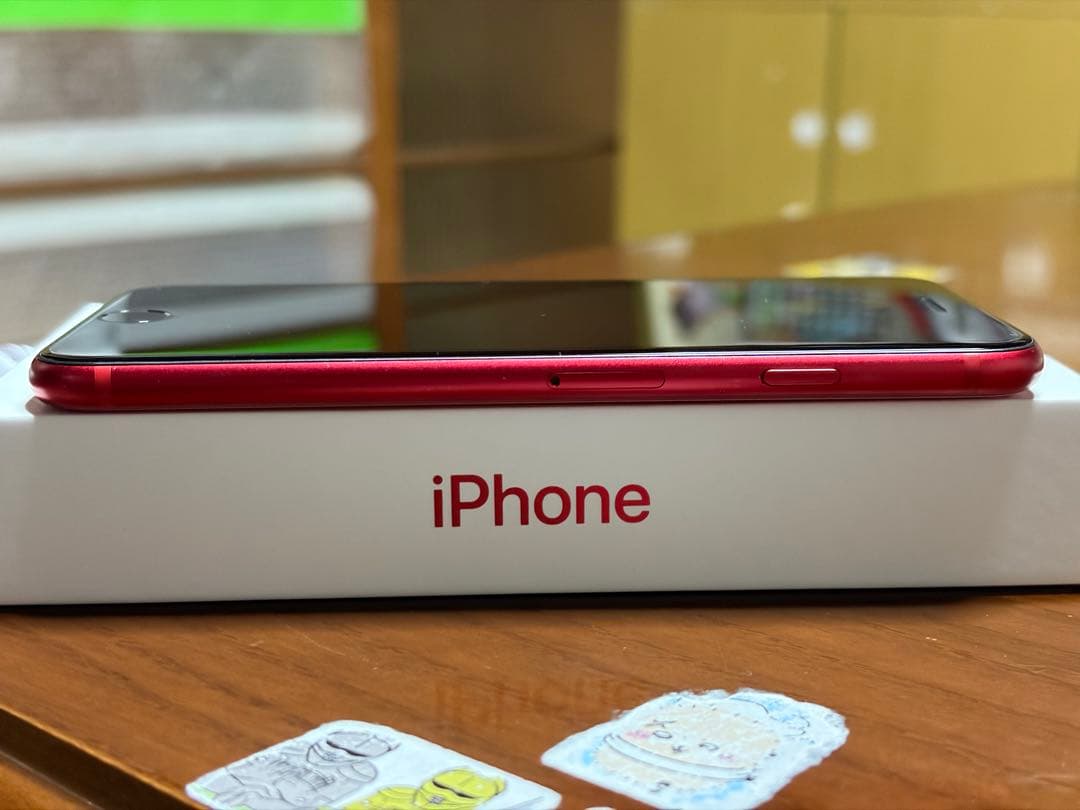 スマートフォン本体 iPhone se2 red