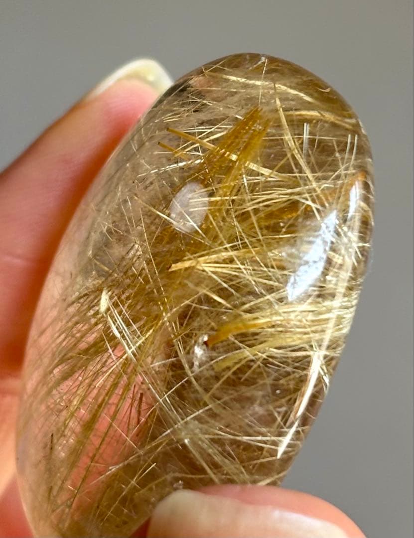 レア　高品質　ゴールドルチル　水晶　パーム　握り石　透明感　針ミチミチ