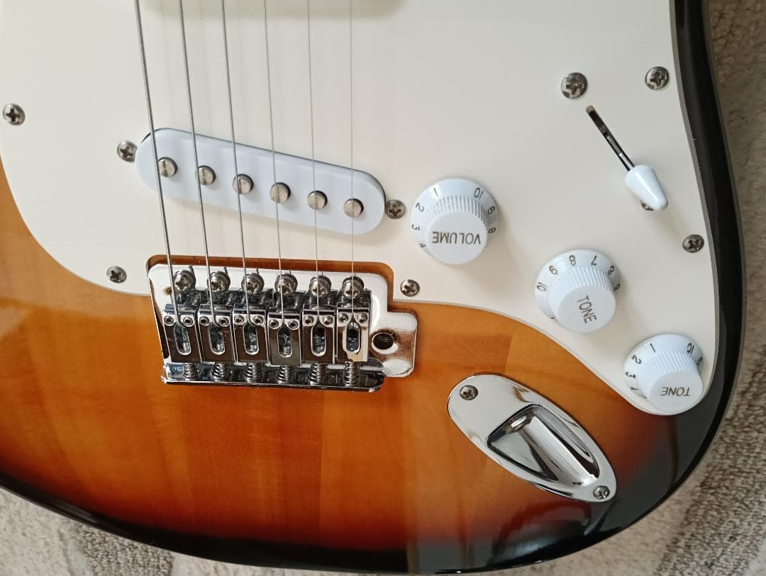 【USED】 Squier by Fender　エレキギター サンバースト