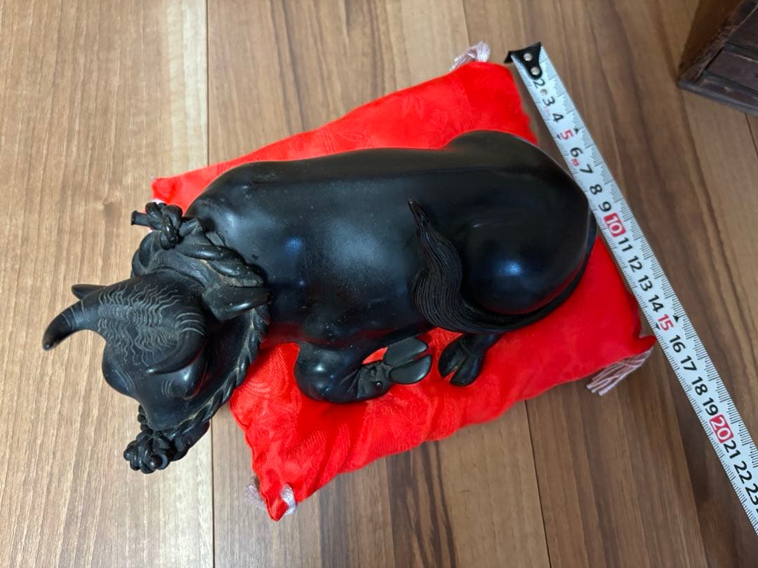 【特注品】臥牛 撫牛 置物 青銅製 座布団付き 約21cm 工芸品 丑年 記念品