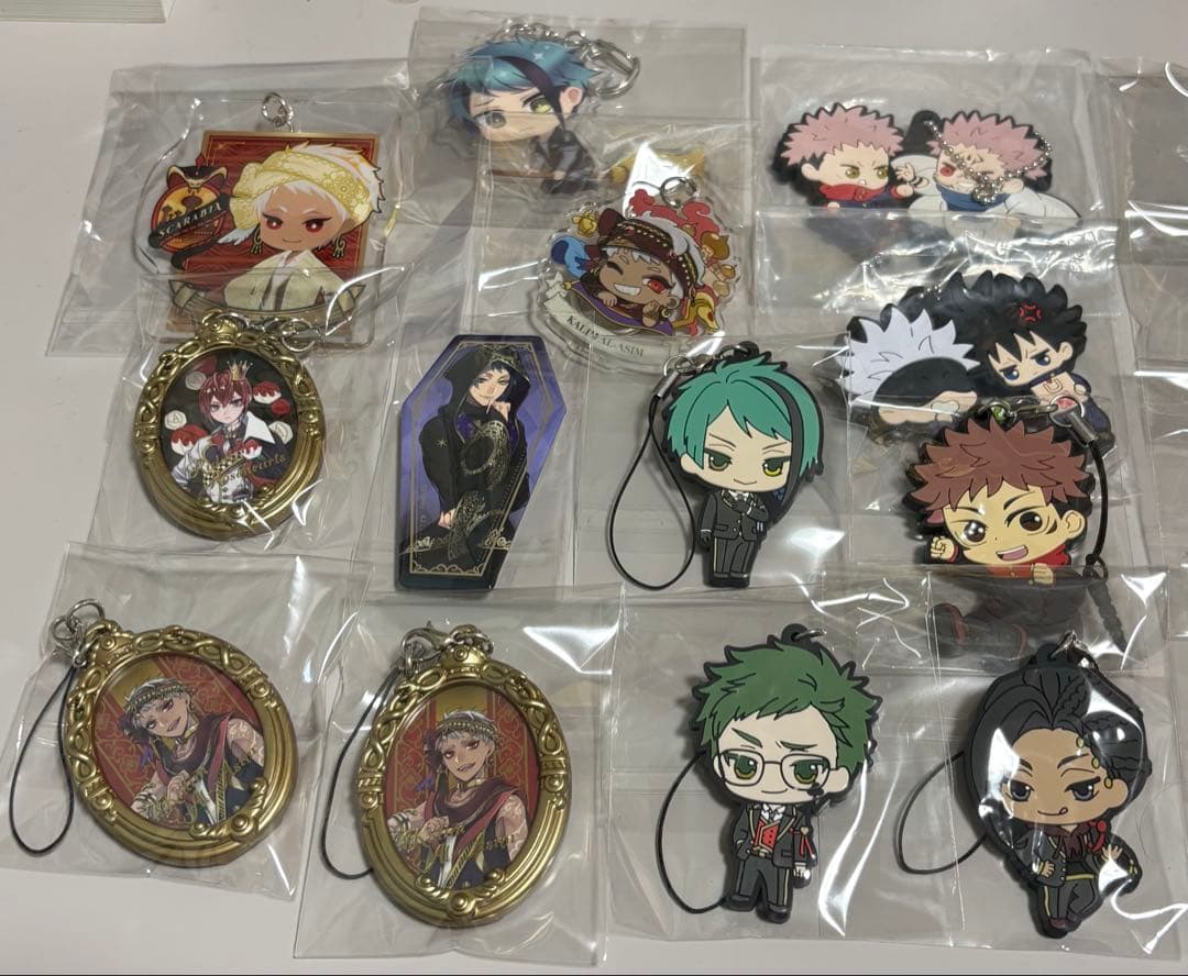 缶バッジ　アクリルキーホルダー　ラバーキーホルダー　呪術廻戦、ツイステ　まとめ売