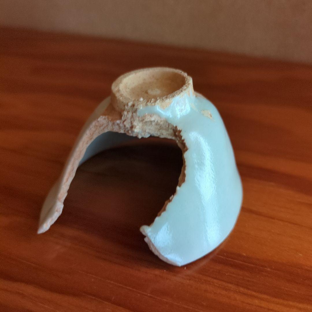 磁器の白色盃（欠けあり）　初期伊万里の陶片