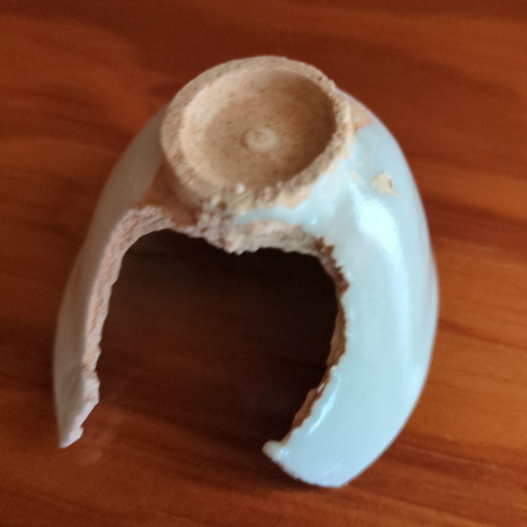 磁器の白色盃（欠けあり）　初期伊万里の陶片