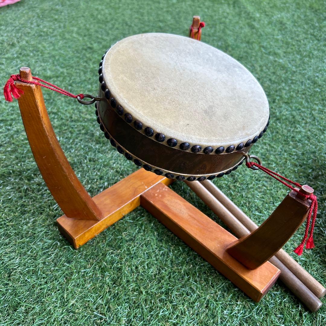 和太鼓　平太鼓　直径約20cm 高さ約6cm バチ付き　台座付き