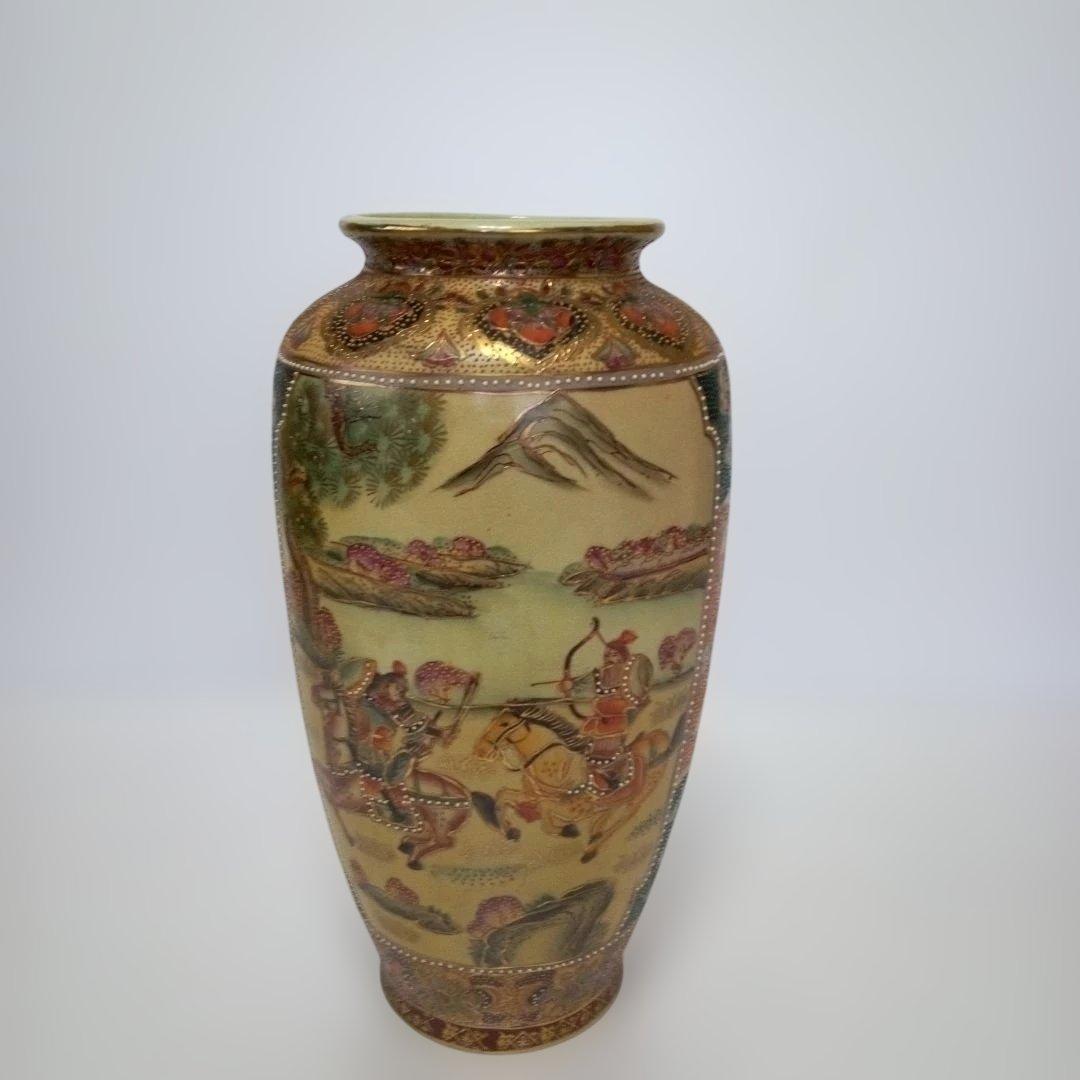 時代物　薩摩焼　武者花紋様　花瓶