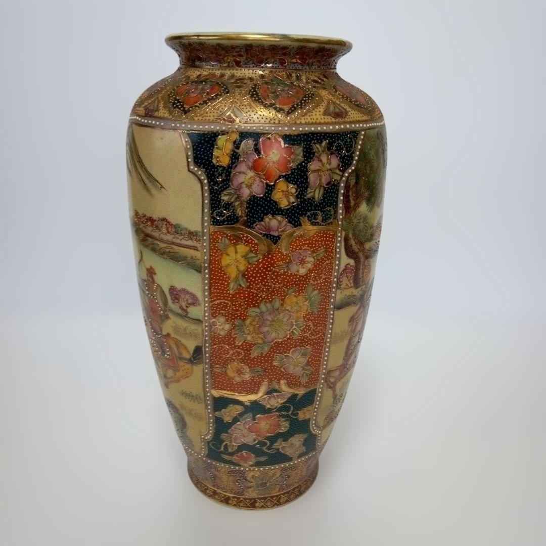 時代物　薩摩焼　武者花紋様　花瓶