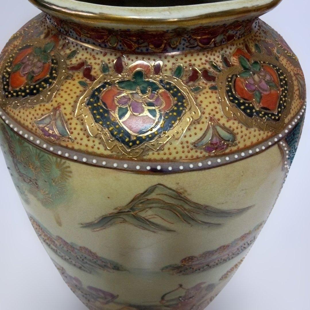 時代物　薩摩焼　武者花紋様　花瓶