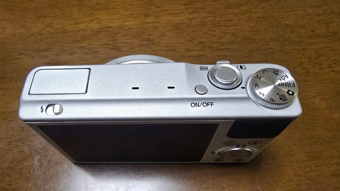 【中古】FUJIFILM XQ2 ホワイト 新品バッテリー付き