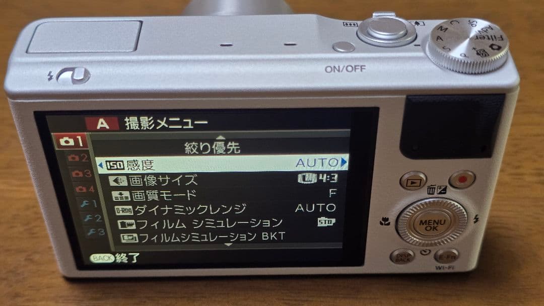 【中古】FUJIFILM XQ2 ホワイト 新品バッテリー付き