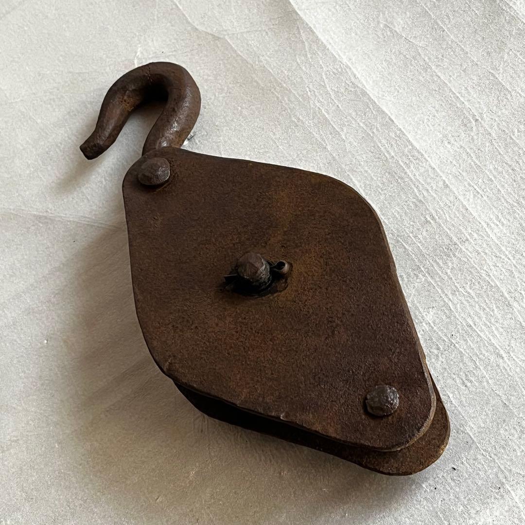 大きな滑車　アンティーク　強力　ローププーリー　元々茅葺き屋根の2階に設置