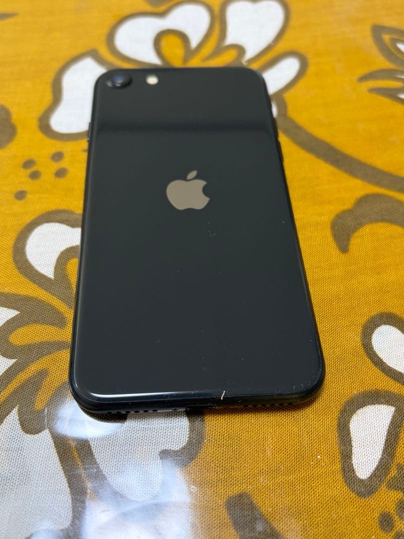 [美品]Apple iPhone SE ブラック 本体