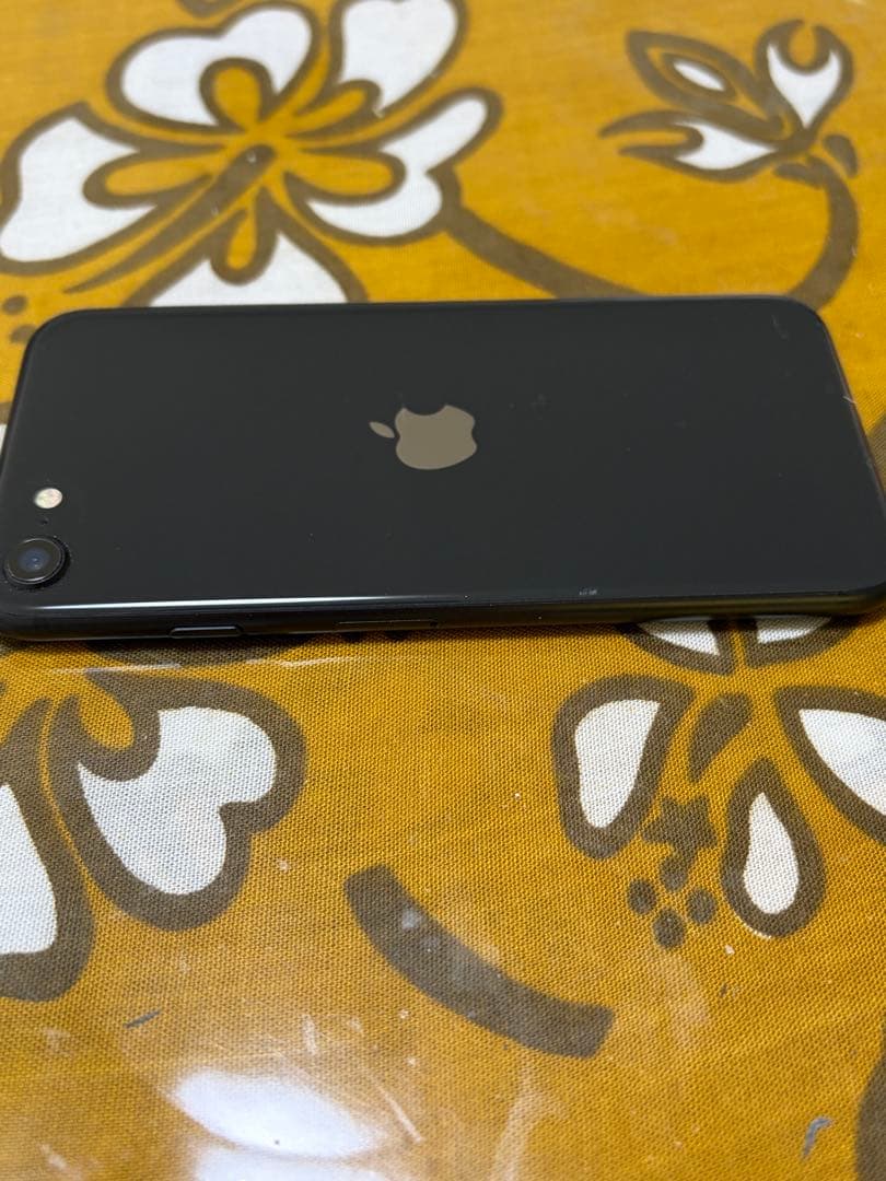 [美品]Apple iPhone SE ブラック 本体