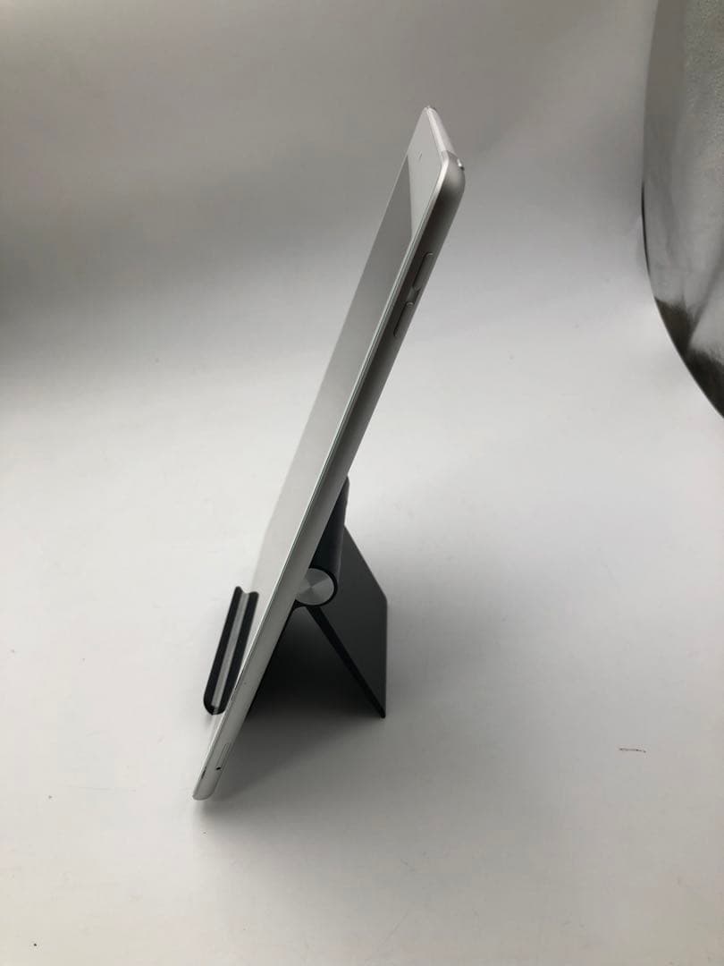 中古 タブレット iPad 第8世代 大容量32GB キャリアDOCOMO