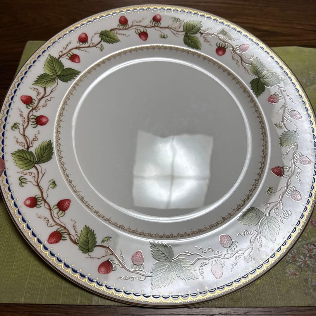 ウェッジウッド　ストロベリーアーカイブ　ディナープレート①