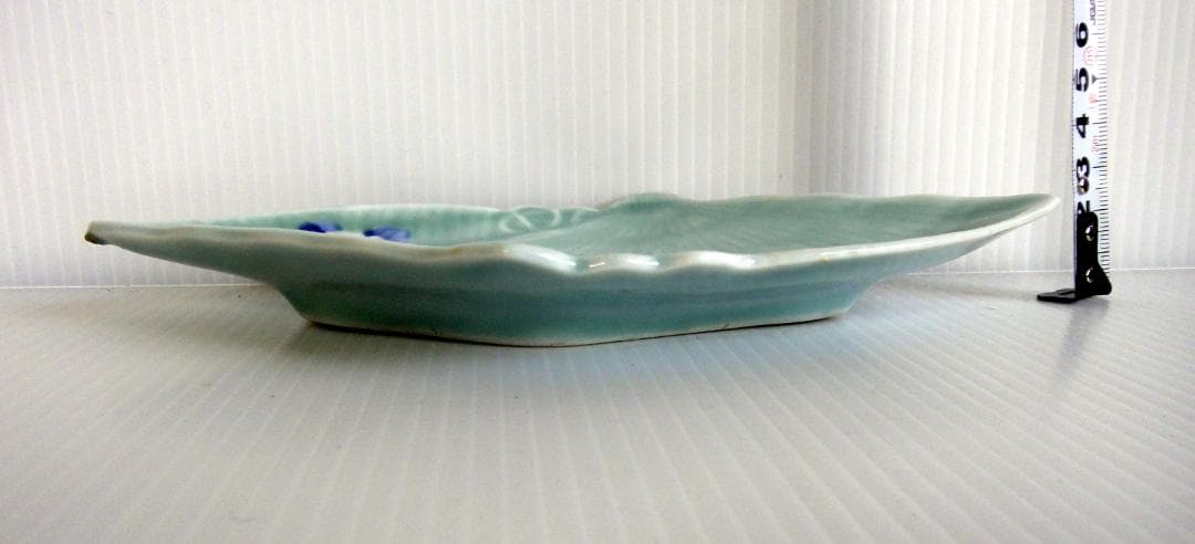 古伊万里　青磁編笠型押白菊紋小皿　変わり皿　２客 アンティーク