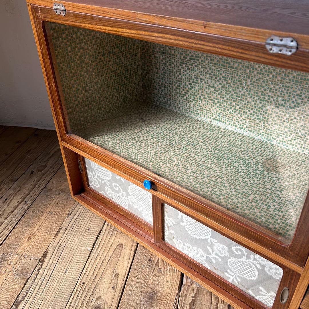 引き出し付き　飾り棚　収納