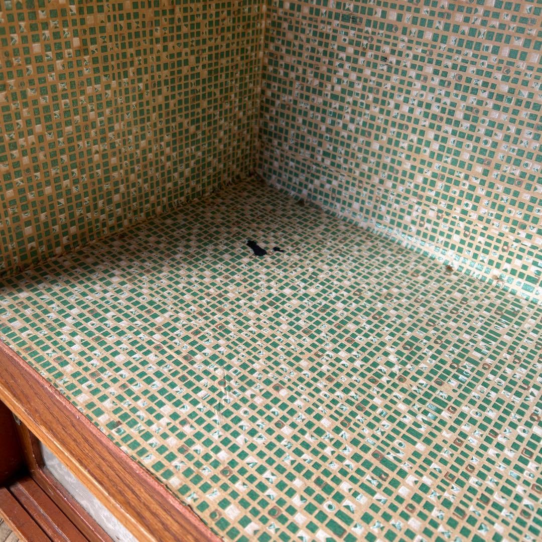 引き出し付き　飾り棚　収納