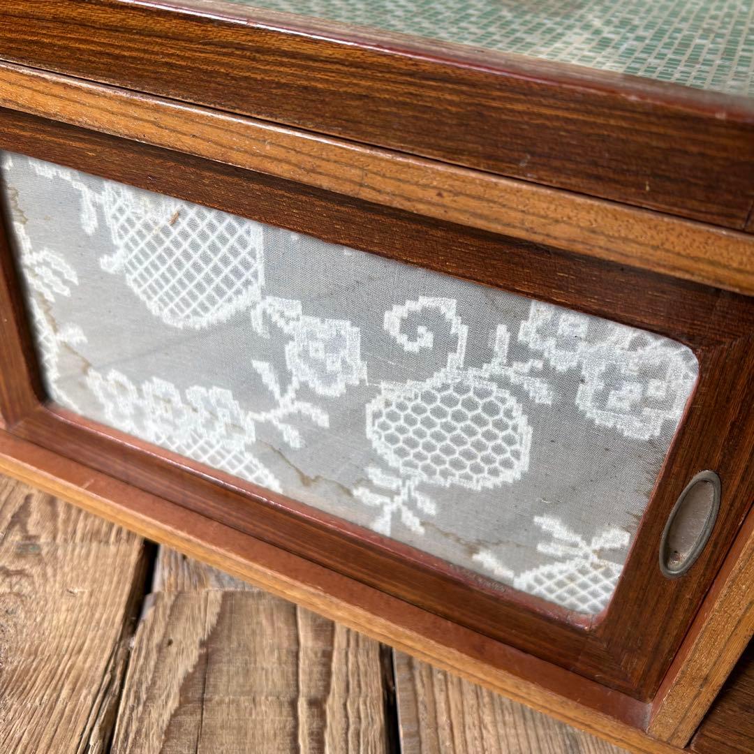 引き出し付き　飾り棚　収納