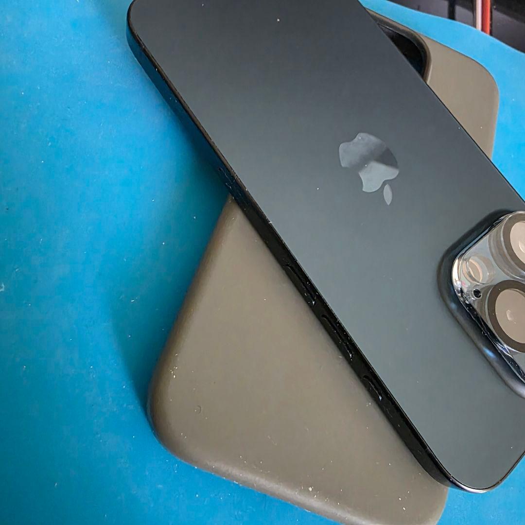 美品　Apple iPhone 15 Pro 128GB ソフトバンク版