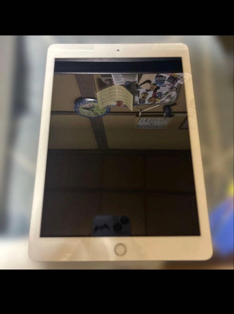 Apple iPad 第5世代シルバー 本体Wi-Fi + Cellular