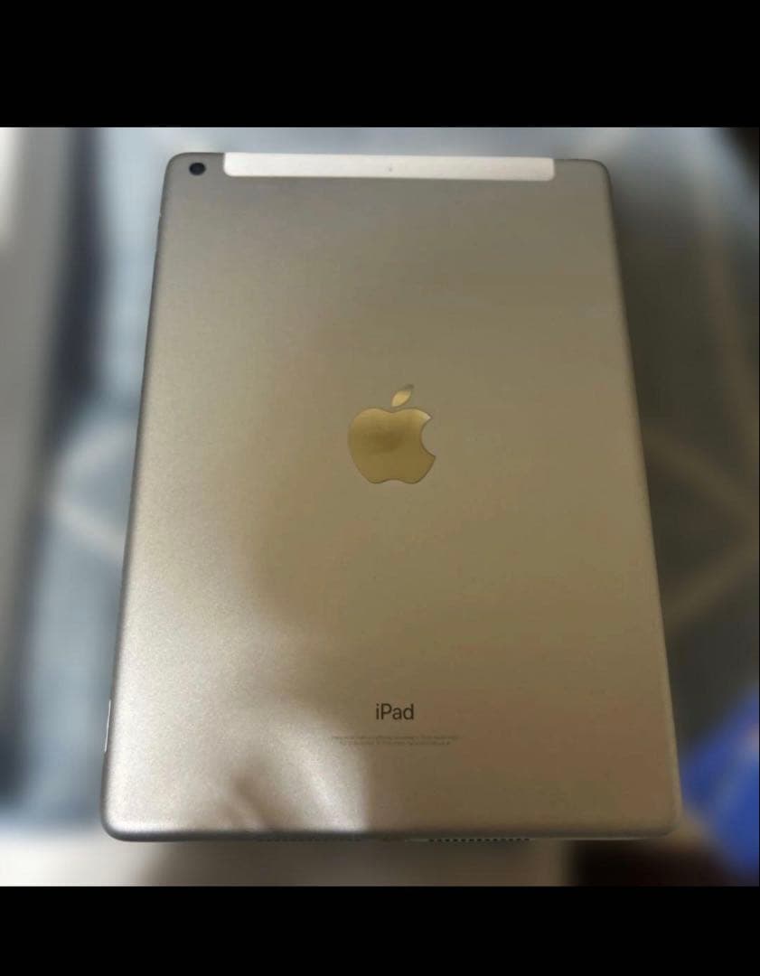 Apple iPad 第5世代シルバー 本体Wi-Fi + Cellular