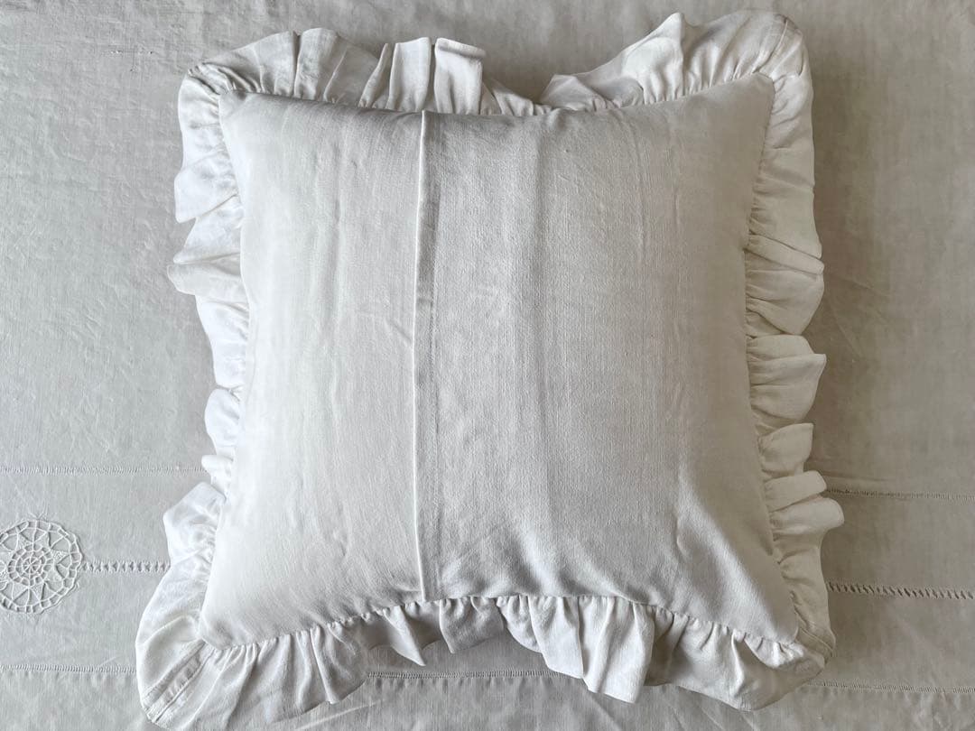 【美品】フランスアンティーク CDとマーガレット手刺繍 フリルクッションカバー