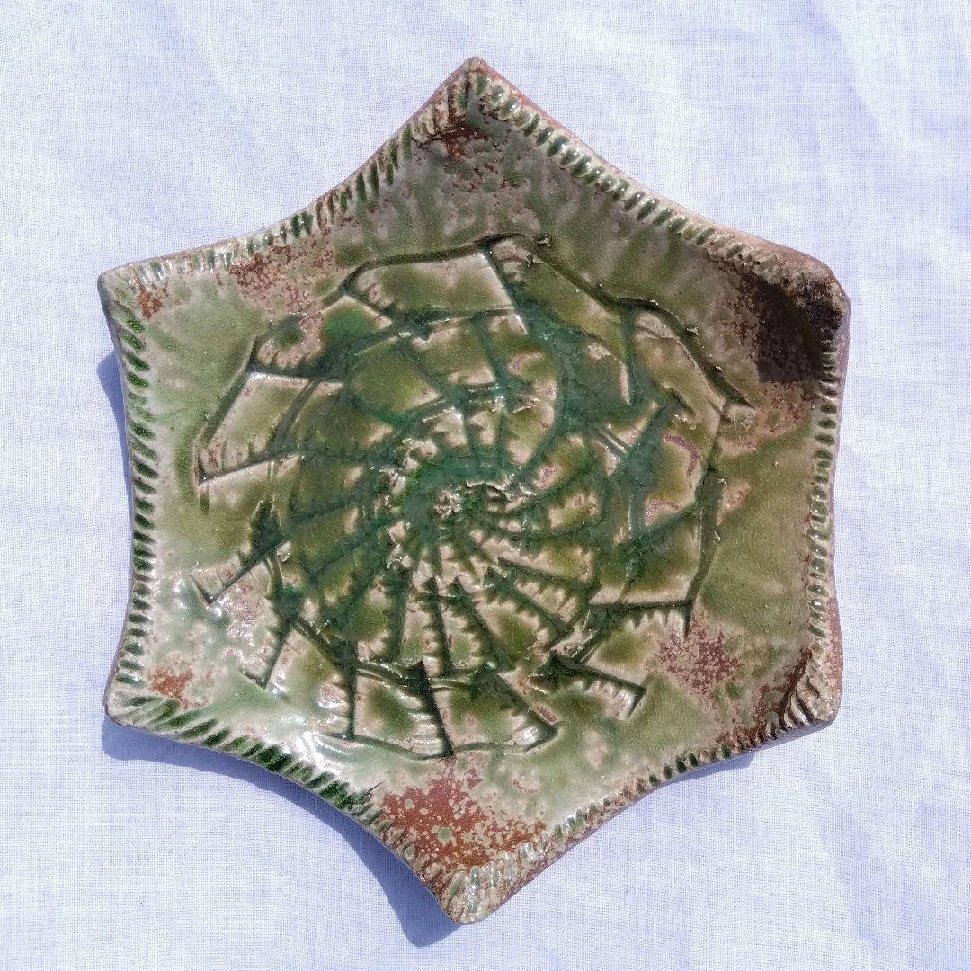 星形渦巻き模様陶器大皿　侘び