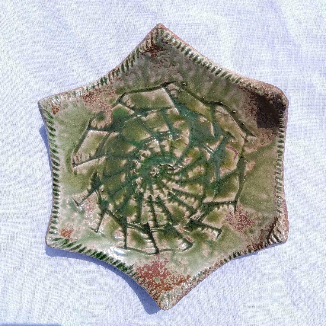星形渦巻き模様陶器大皿　侘び