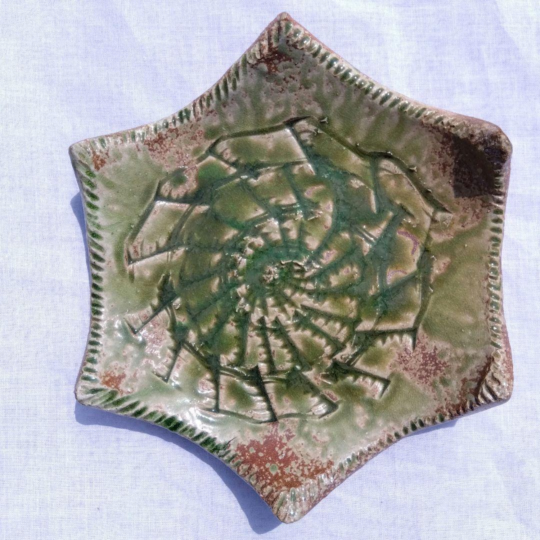 星形渦巻き模様陶器大皿　侘び