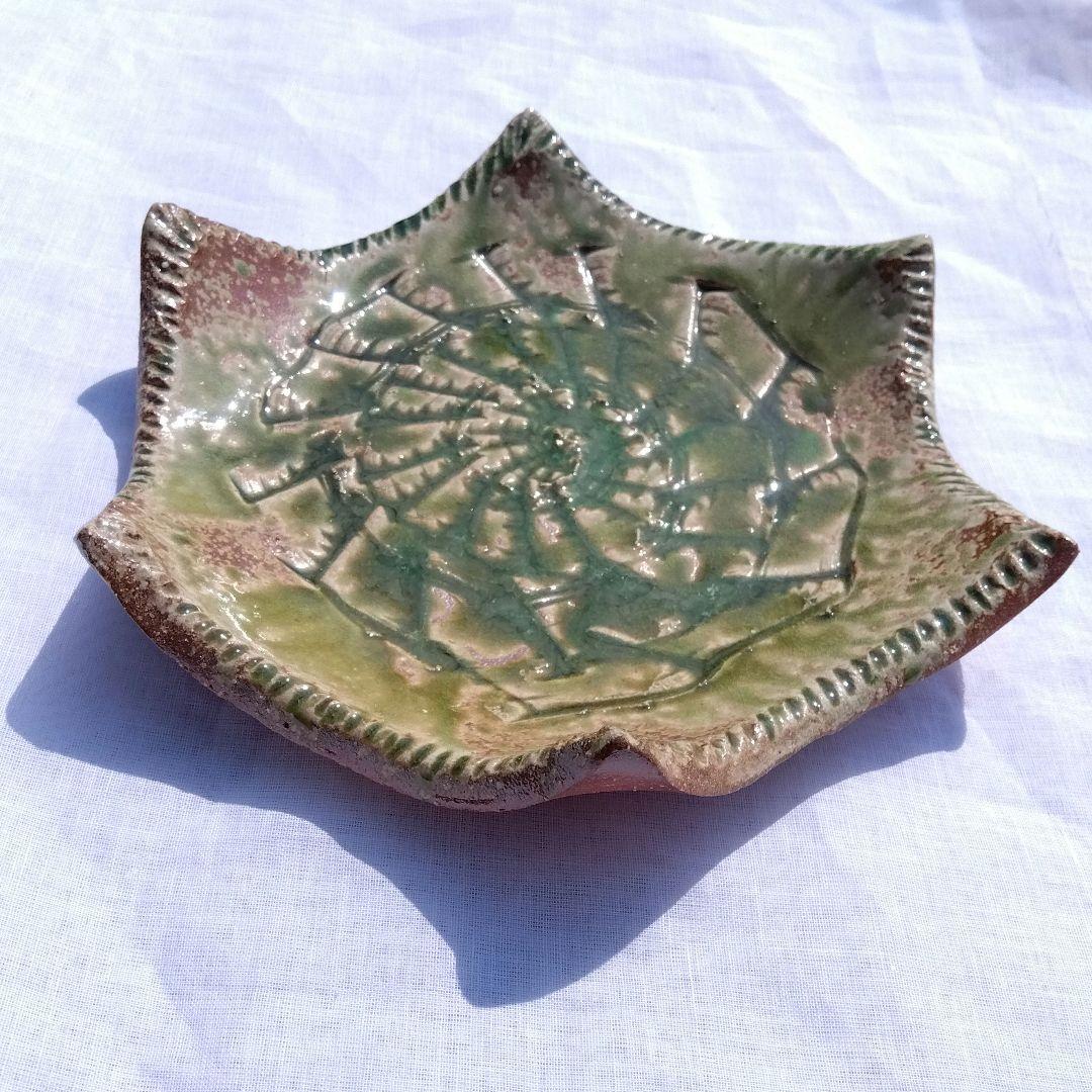 星形渦巻き模様陶器大皿　侘び