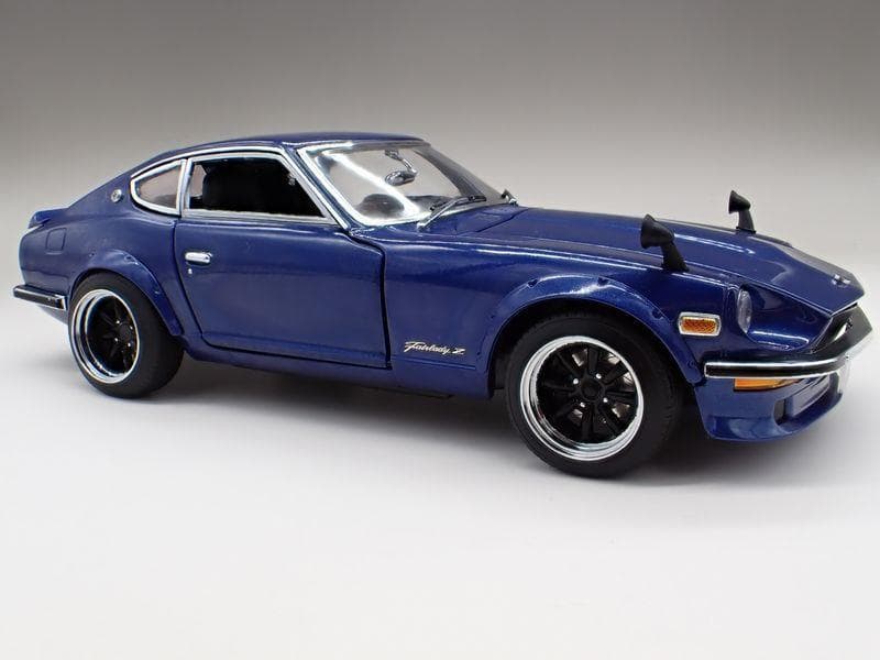 サンスター 1/18 フェアレディ Z S30 ミッドナイトブルー 右ハンドル