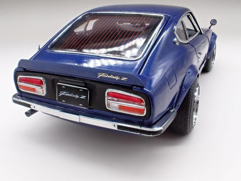 サンスター 1/18 フェアレディ Z S30 ミッドナイトブルー 右ハンドル