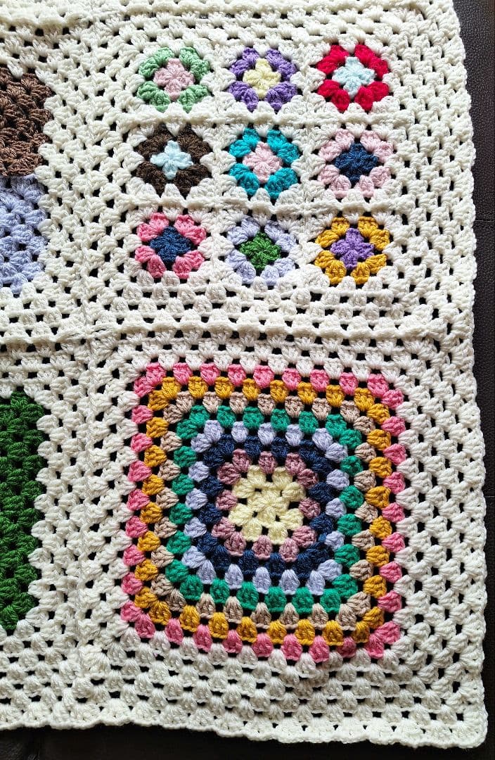 手編み グラニースクエア マルチカバー