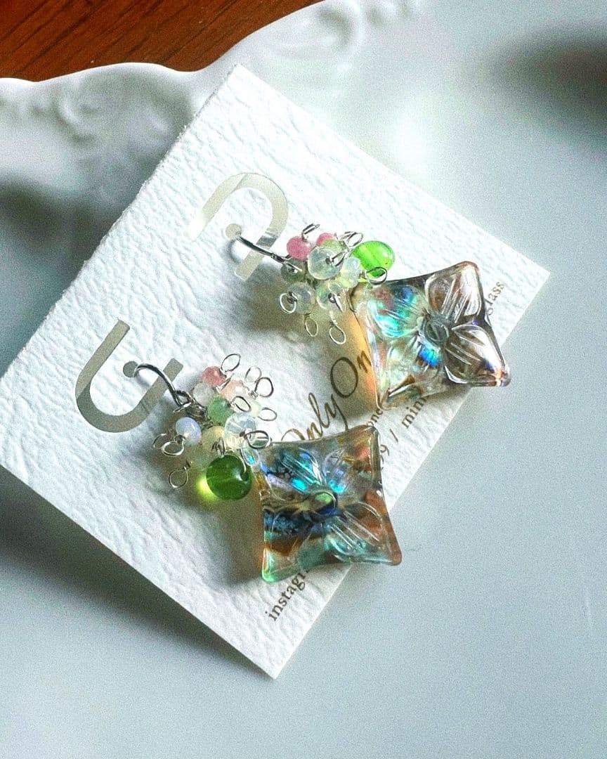 フラワーカービングピアス　トリプレットカービング　水晶　アバロンシェル　希少