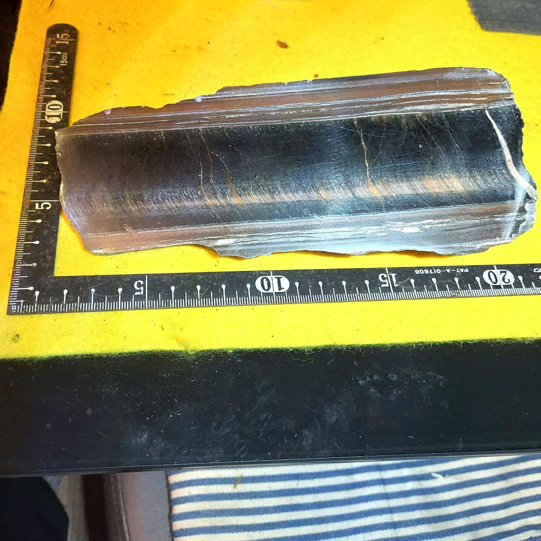 超大きな見事なシラーが浮かぶ青虎黄虎ミックスタイガーアイ原石1面磨き 172