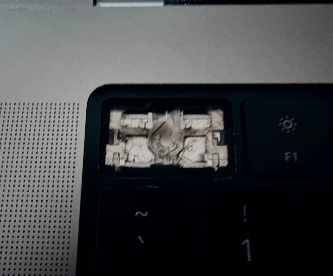 ジャンク使用不可パーツ M1 16インチ2テラのストレージ