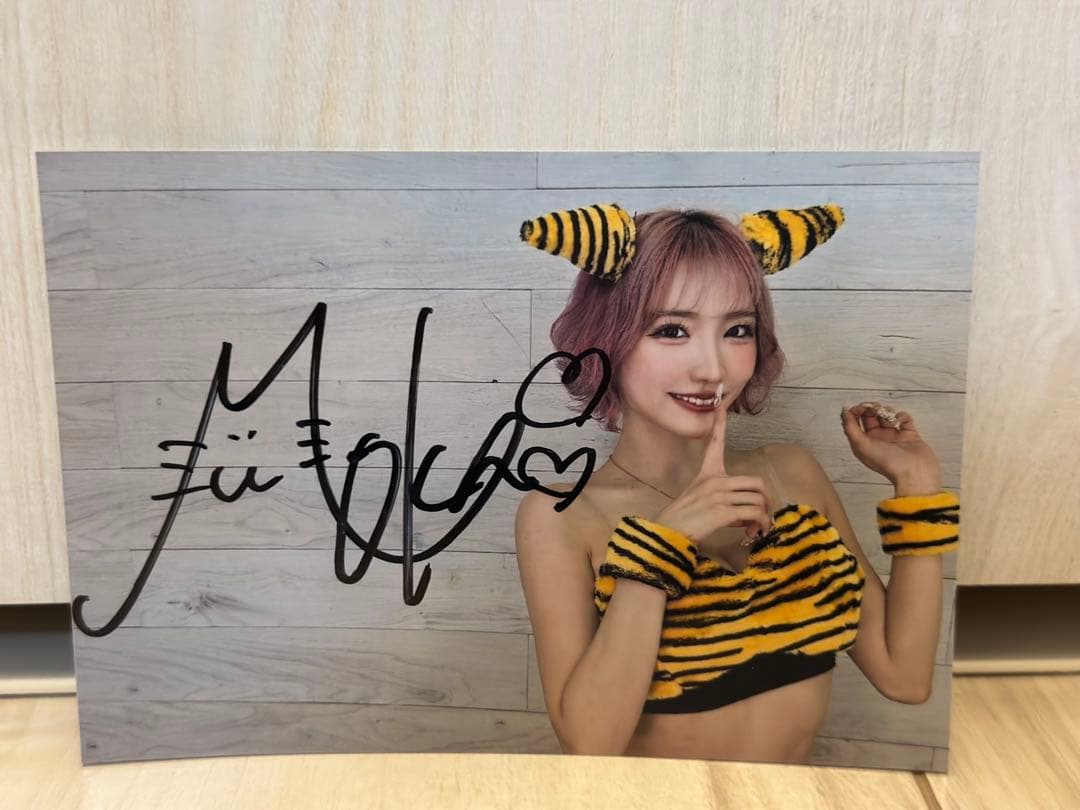 【入手困難！直筆サイン入り写真1枚＆チェキ】春陽モカ