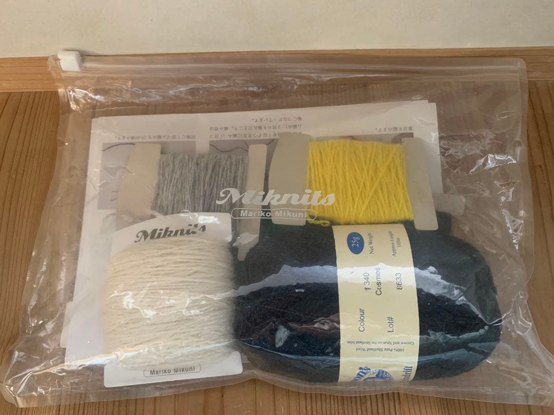 ミクニッツの「マーガレットのミトン」 手編みミトンキット（説明書付き）
