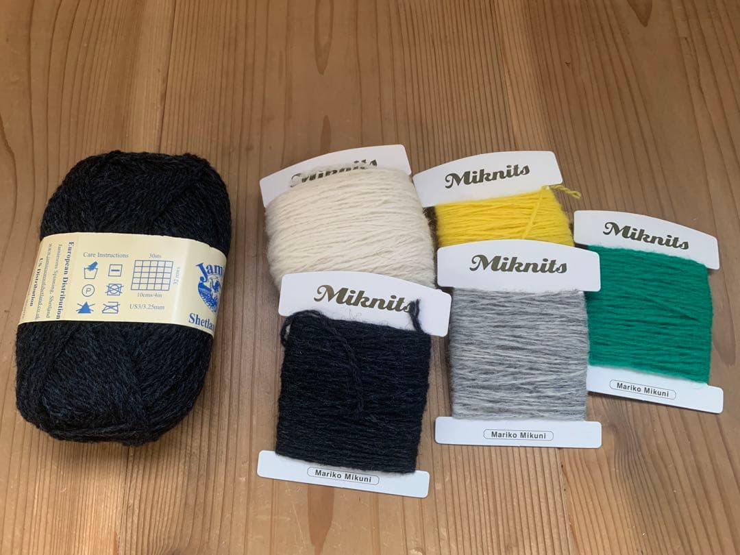 ミクニッツの「マーガレットのミトン」 手編みミトンキット（説明書付き）