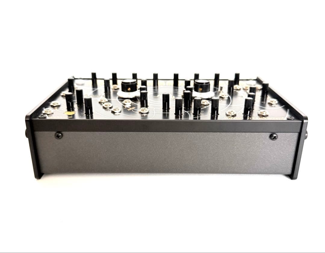 EOWAVE QUADRANTID SWARM シンセサイザー