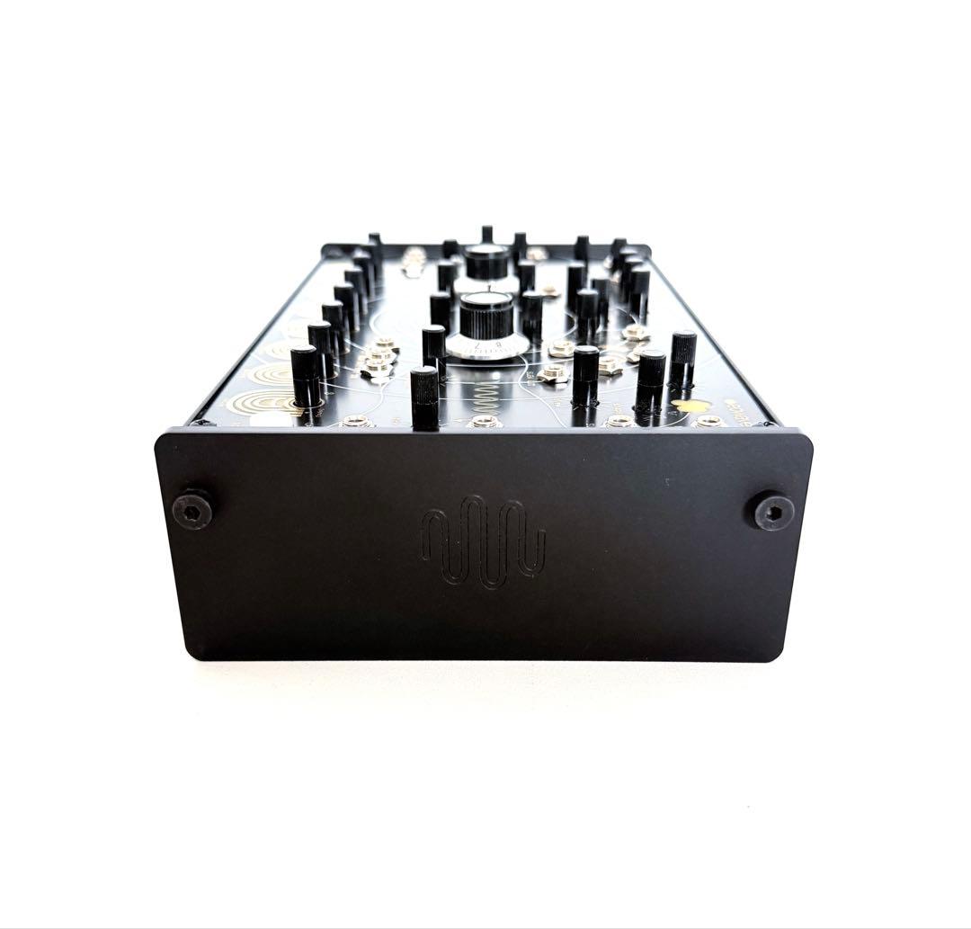 EOWAVE QUADRANTID SWARM シンセサイザー