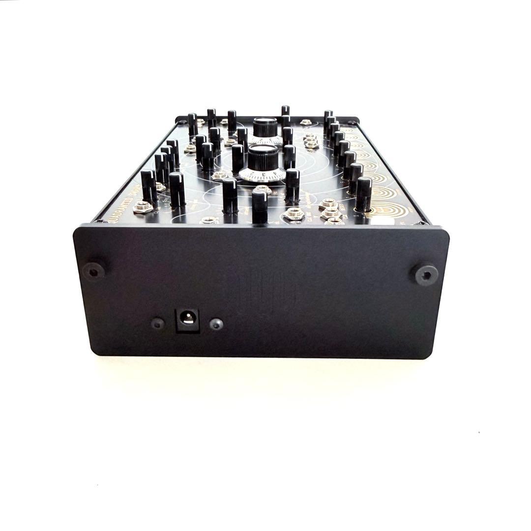 EOWAVE QUADRANTID SWARM シンセサイザー