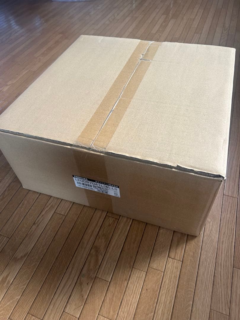 TOSHIBA LEDD87041L(W)-LS ダウンライト　8台