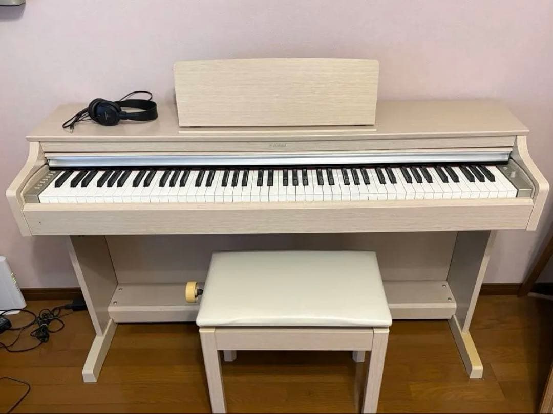 【３月中のみ出品】ヤマハ電子ピアノ　ホワイト 専用椅子付き